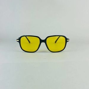 COPY - Black square frame and yellow